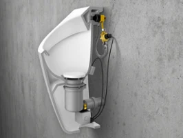 Vue en coupe d’un urinoir montrant la tuyauterie interne et les raccords mécaniques sur un mur en béton.