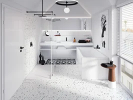 Une salle de bains moderne avec une douche à l’italienne, une baignoire et un décor minimaliste. La pièce est principalement blanche avec des touches de noir, y compris les luminaires. Une fenêtre permet de laisser passer la lumière du jour.