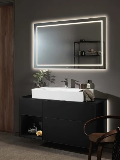 Modern bathroom with Finion LED mirror and black vanity Elegant Finion bathroom with dimmable LED mirror, sleek black vanity, and warm lighting for a modern, stylish atmosphere.