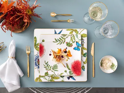 A table set with Amazonia plates, with golden MetroChic cutlery from Villeroy & Boch.