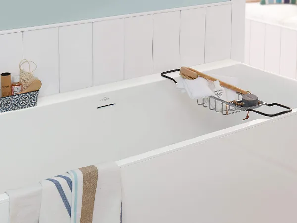 A white Subway 3.0 bath with a utensil holder and a towel.