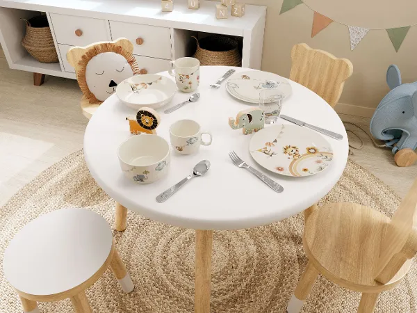 A table setting in a children's room with Boho Kids crockery, cutlery and glasses in an animal theme in pastel colours.