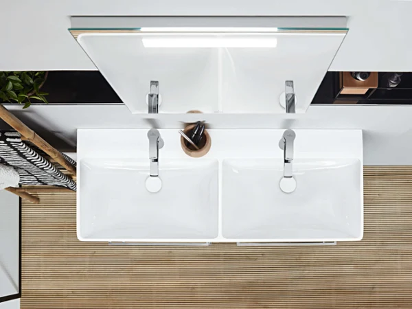 Top view of double washbasin with chrome fittings Top view of the Avento double washbasin with chrome fittings and clean lines, reflecting a modern bathroom design with precision and elegance.