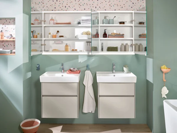 My View mirror cabinet with a Collaro washbasin in white My View mirror cabinet with Collaro washbasin in a turquoise bathroom by Villeroy & Boch.