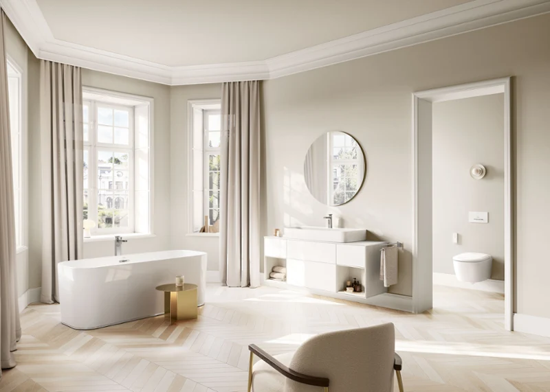 Moderne bad med servantkran og frittstående badekar. Lyst baderomsinteriør med Villeroy & Boch Vea-kolleksjonen, med elegant servantbatteri og frittstående badekar i tidløs, moderne harmoni.