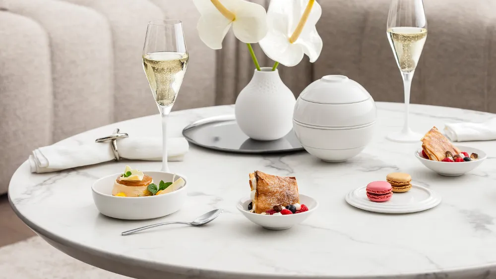 La Petite Boule White opened on coffee table La Petite Boule White opened on coffee table paired with Manufacture Rock Blanc glassware