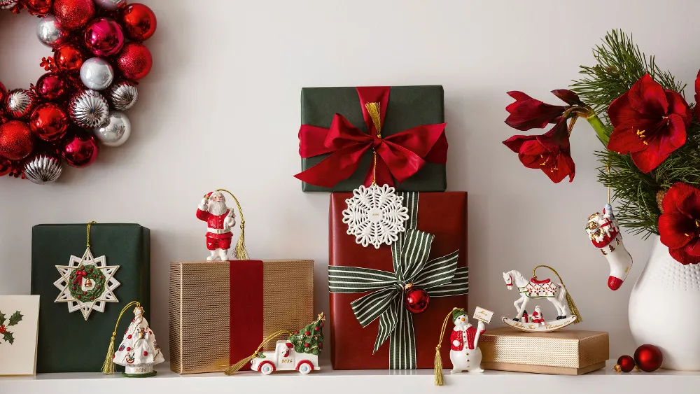 Christmas Classic ornaments as festive decoration Festive decoration with wrapped presents, a wreath of red and silver baubles and festive Christmas Classic ornaments, neatly arranged on a white surface.