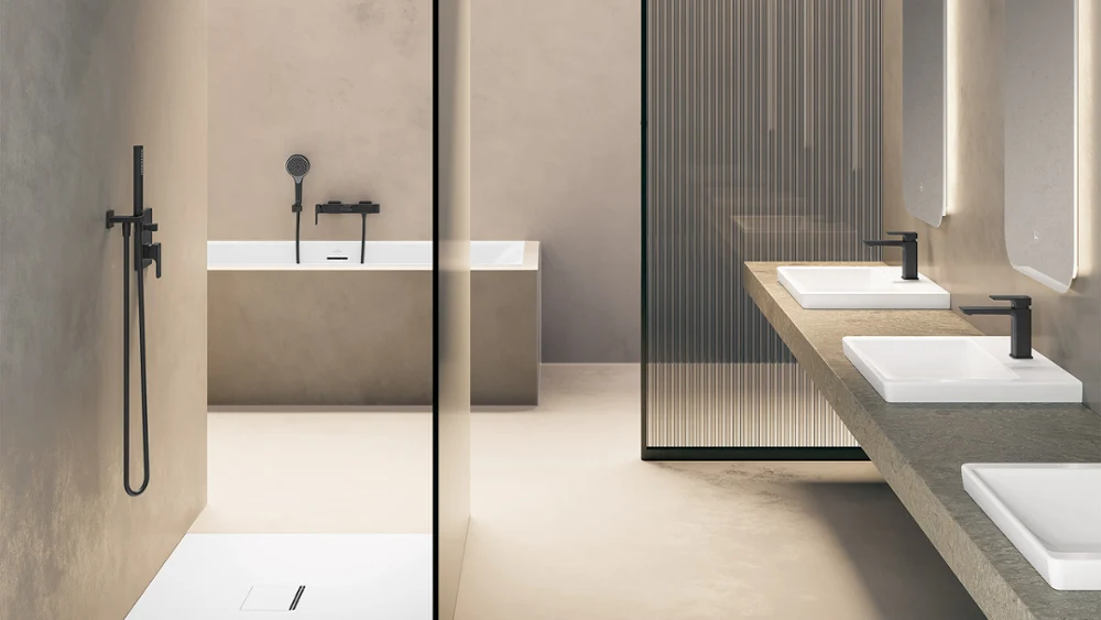 Villeroy & Boch Subway 3.0 bathroom ceramics with taps Modern, minimalist bathroom with beige walls, a large bath, a walk-in shower with black taps and a double washbasin under rectangular mirrors. An opaque glass panel separates the bathtub area.