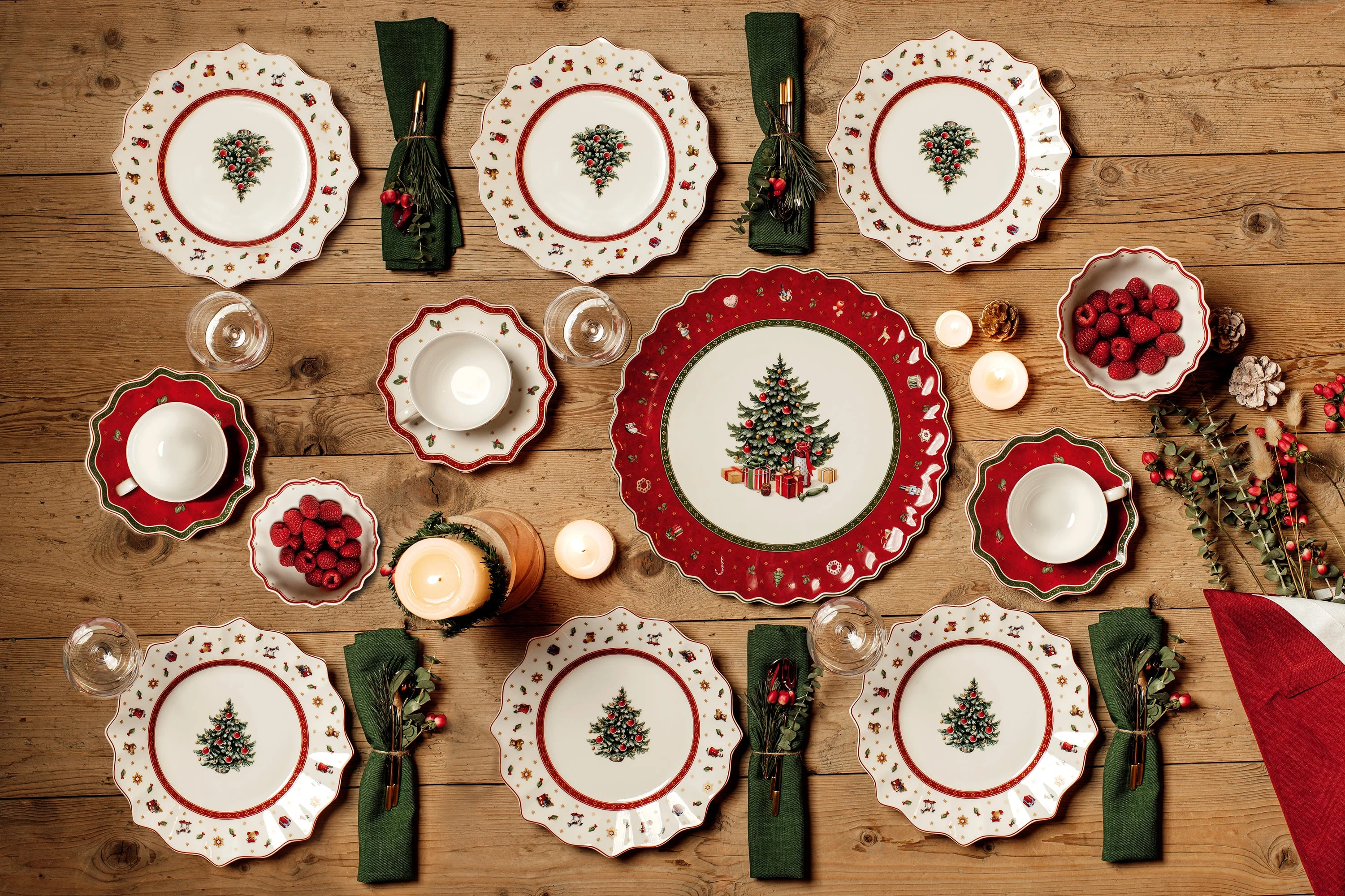 A Christmas table with red and green Villeroy & Boch Toy's Delight plates and napkins.