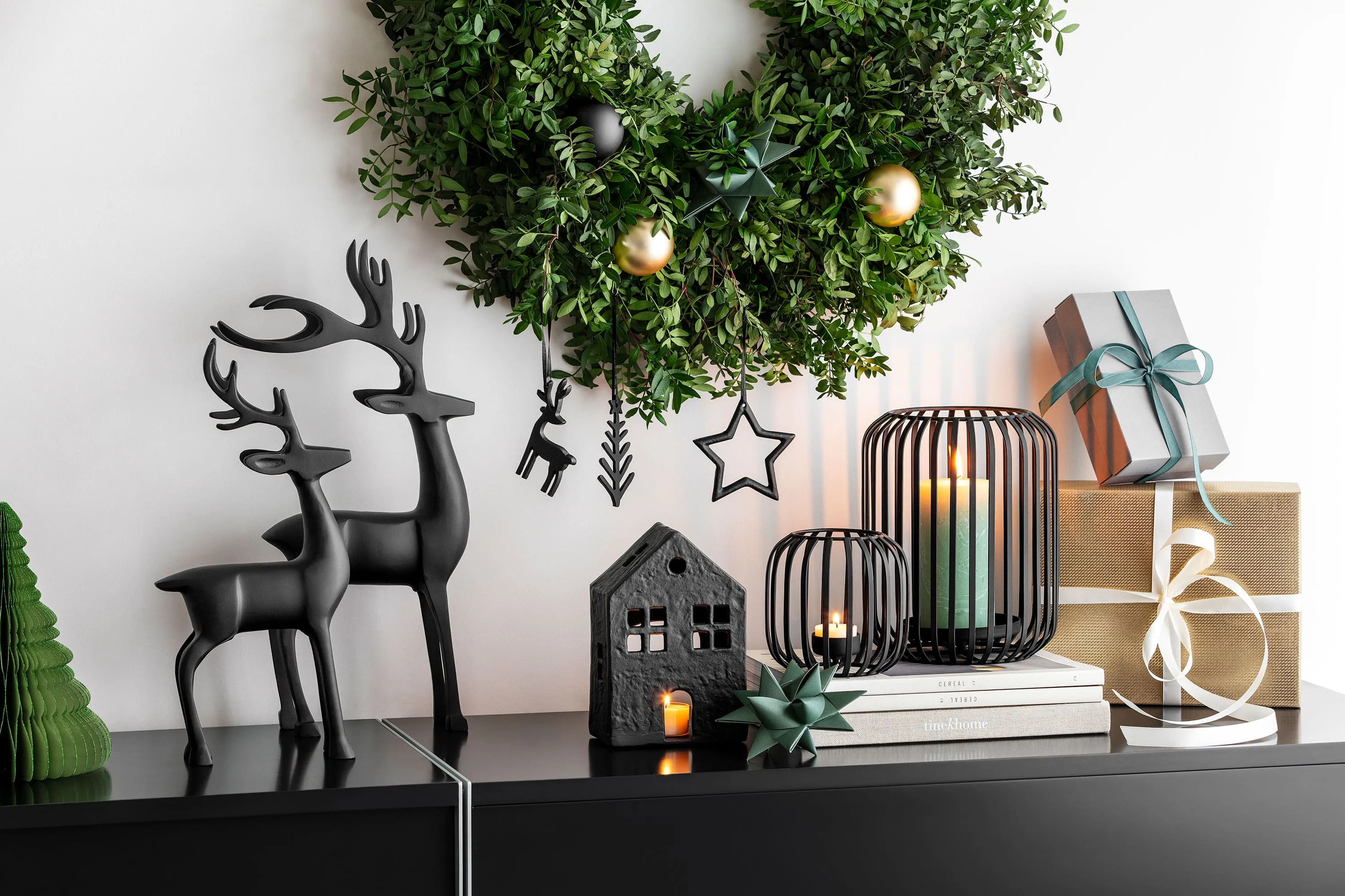 Modern Black XMAS Christmas decoration Modern Black XMAS Christmas decoration with a green wreath on a mantelpiece.