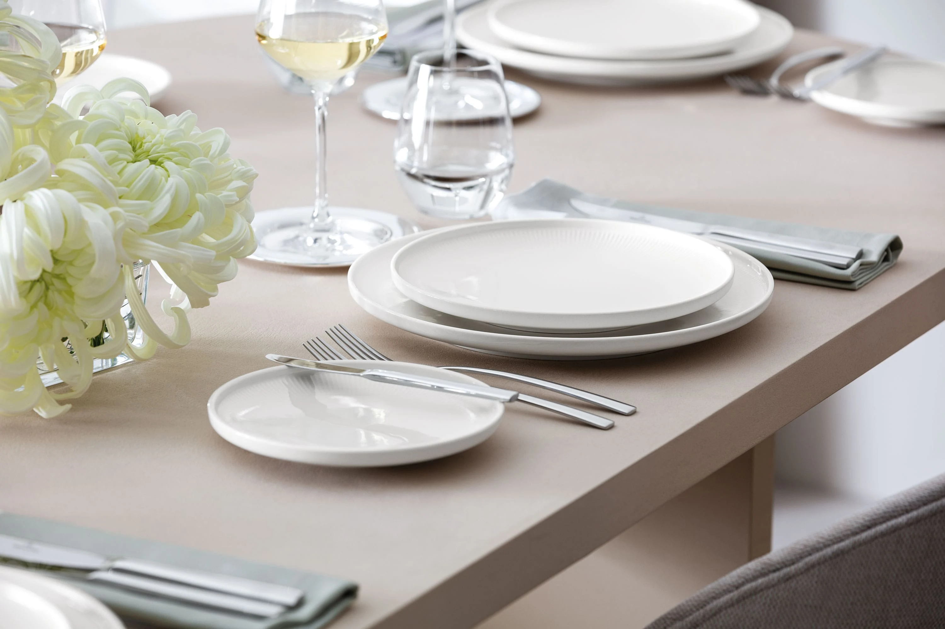 A table set with Afina plates shown in a side view to see the floating effect of the plates.