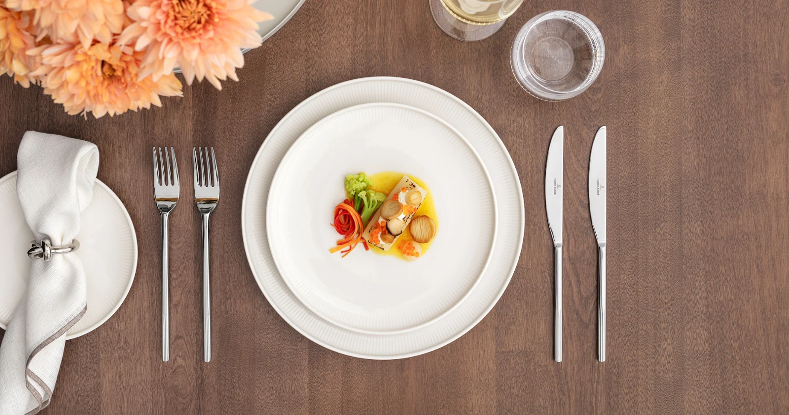 Afina dinner plate and silver cutlery with a small starter A small starter, wine and water will be served on a neatly laid table on Afina dinner plates and silver cutlery.