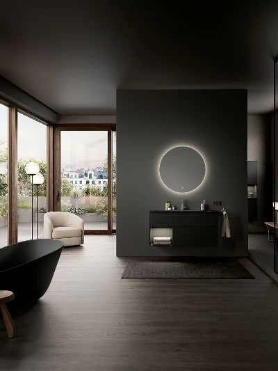 Luksuriøst svart baderom Luksuriøst svart baderom med frittstående Theano badekar og Finion servantskap