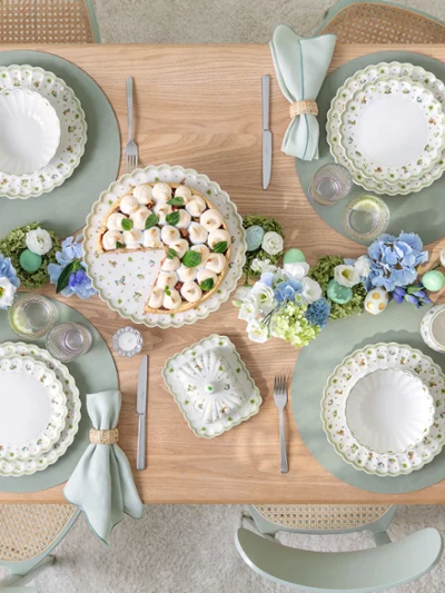 Easter table with Easter Delight in green and white A spring-decorated Easter table with Villeroy & Boch Easter Delight: delicate green tones, floral details, and loving accents for a harmonious, modern Easter ensemble.