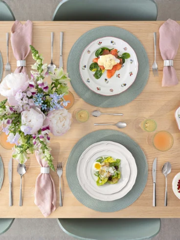 Petite Fleur and Manoir table setting Full table setting featuring Petite Fleur and Manoir dinnerware, arranged in alternating styles.