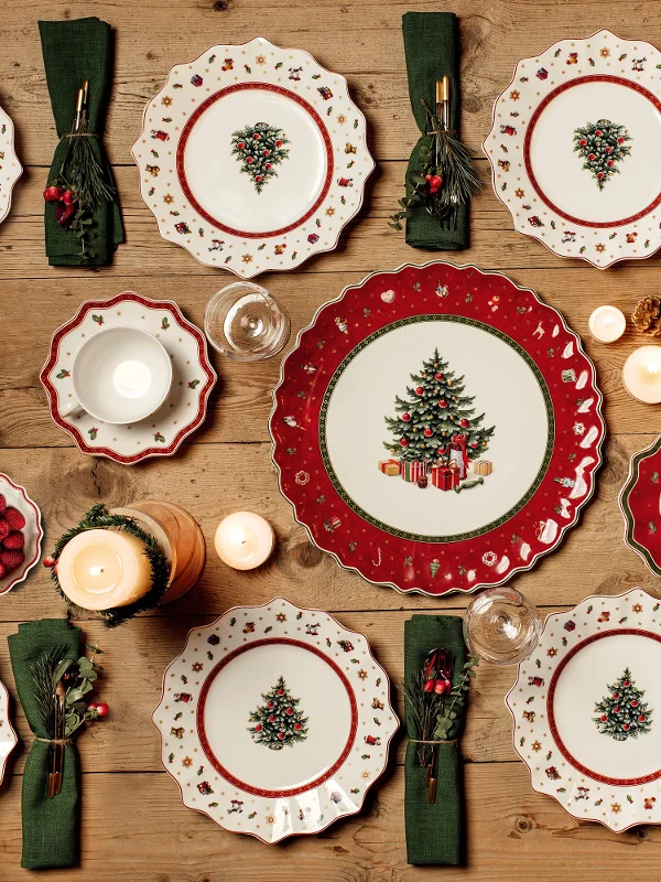 A Christmas table with red and green Villeroy & Boch Toy's Delight plates and napkins.