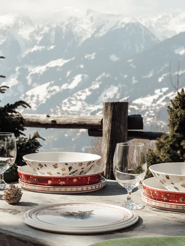 A table with a view of the mountains, set with the Villeroy & Boch Toy’s Delight La Boule.