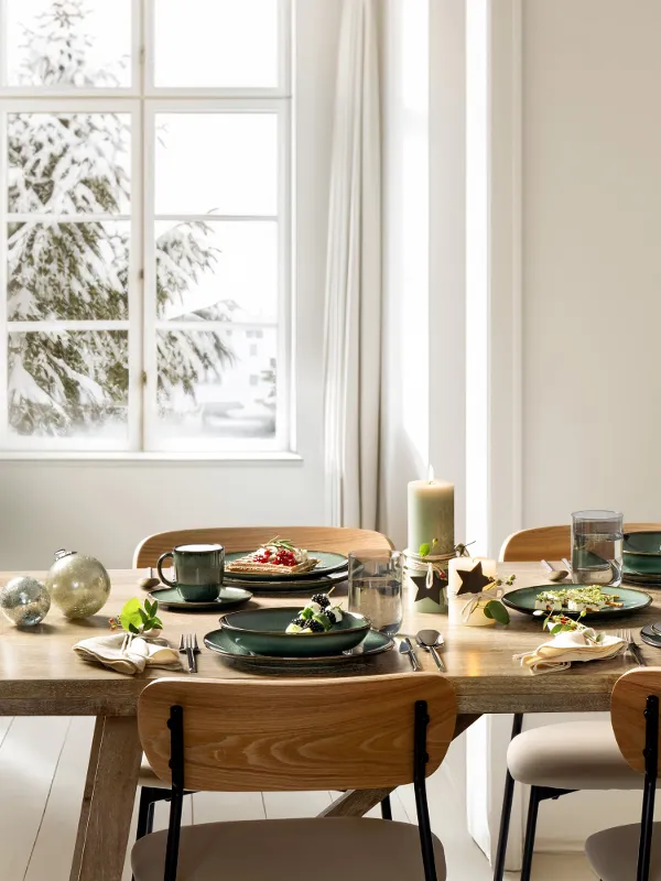Modern Christmas tables