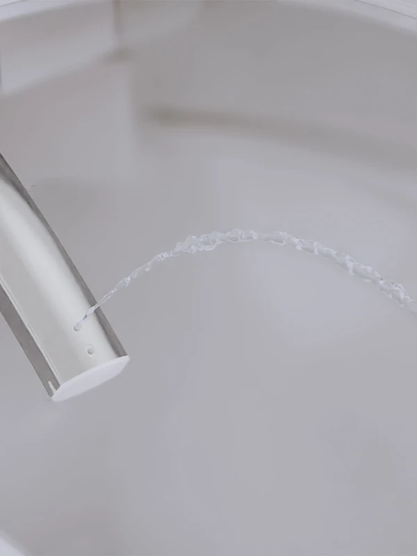 Nærbilde av Tivo dusjtoalett med pulserende spray Tivo dusjtoalett med pulserende sprayfunksjon gir en dynamisk og oppkvikkende vask for maksimal komfort.