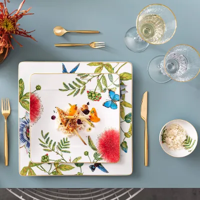 A table set with Amazonia plates, with golden MetroChic cutlery from Villeroy & Boch.