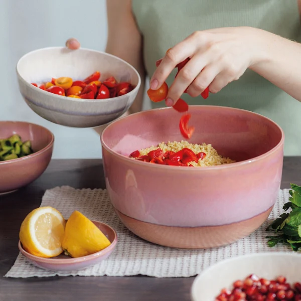 Perlemor salad bowl with couscous salad A woman preparing a couscous salad in a like. by Villeroy & Boch Perlemor salad bowl.