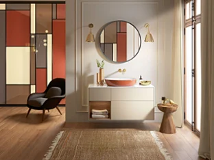Oransje Artis-servant på Finion-servantskap Moderne bad med oransje Artis-servantbenk, rundt speil, beige Finion-servantskap og minimalistisk dekor