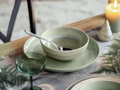 Adorn your table with pottery-style porcelain 
