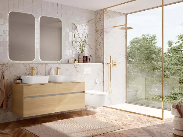 Badrum i Modern Luxury-stil med Collaro-skåp till tvättställ och Finion-handfat.