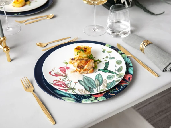 Avarua and MetroChic table Avarua plates and flatware from MetroChic by Villeroy & Boch.