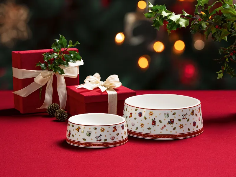 Matching pet bowls from the Toys Delight series by Villeroy & Boch, ideal for cats and dogs, combining functional design with festive elegance in white porcelain.