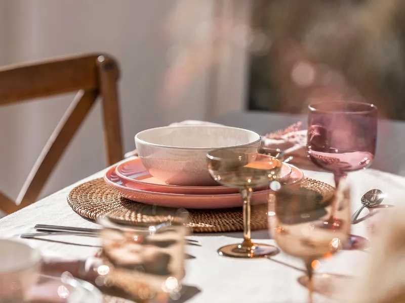 A table set with plates and cutlery from Perlemor and Piemont by Villeroy & Boch.