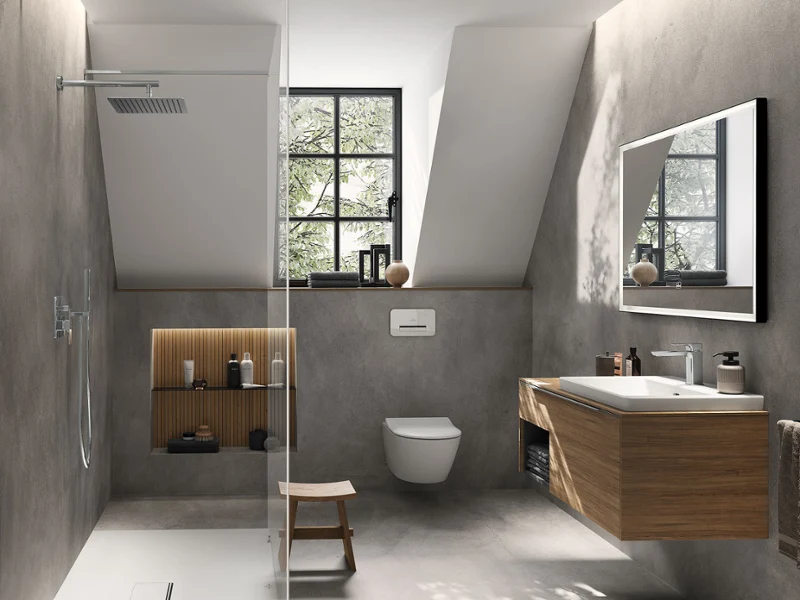 Minimalistyczna łazienka na poddaszu z prysznicem, szafką umywalkową i toaletą Łazienka na poddaszu Subway 3.0 w stylu Classic Progressive Minimalism z szafką umywalkową, podwieszaną toaletą i prysznicem walk-in, łącząca przejrzystość i nowoczesny design.