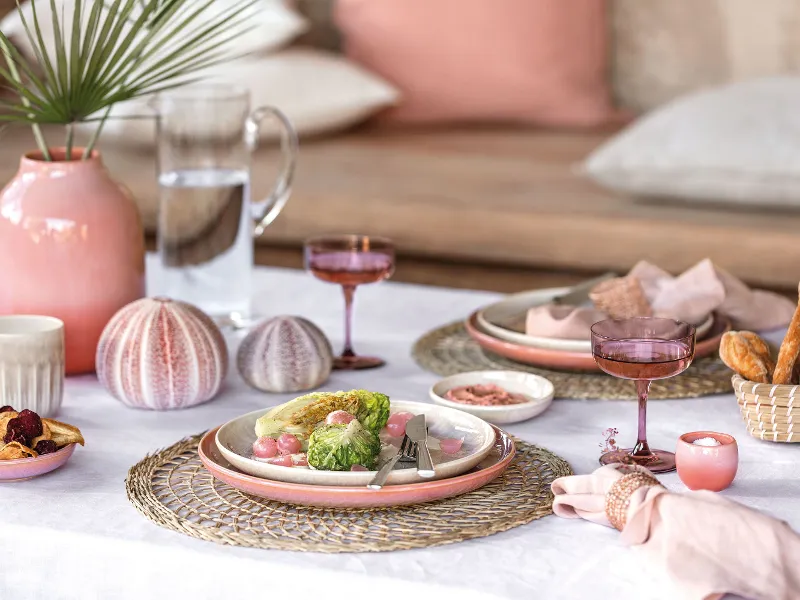 A table setting with pink and white plates from the like. by Villeroy & Boch Perlemor collection.