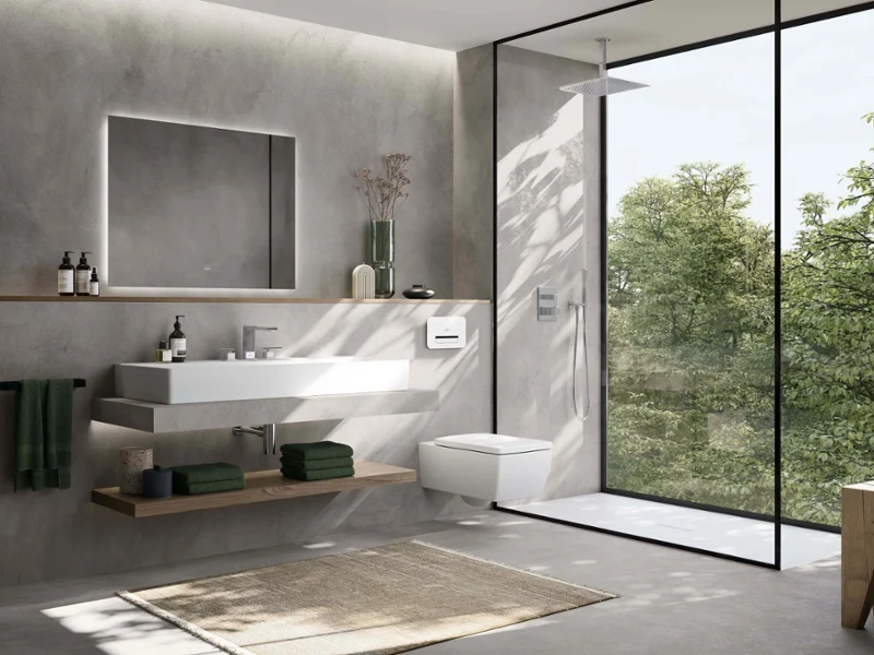 Minimalistyczna łazienka z prysznicem zlicowanym z podłogą. Minimalistyczna łazienka z umywalką Memento 2.0 i wiszącą toaletą Villeroy & Boch. Wystrój obejmuje czyste linie, subtelne szare ściany i prysznic zlicowany z podłogą z widokiem na zieleń.