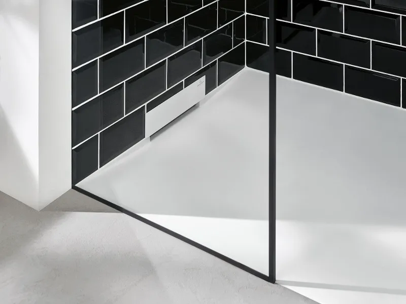 A black and white tiled shower with the Wallway shower system by Villeroy & Boch.