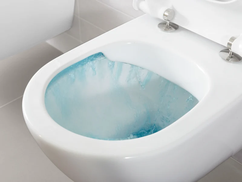 Bezrantowa toaleta z przepływem wody DirectFlush podczas spłukiwania. Technologia DirectFlush zapewnia mocne spłukiwanie we wszystkich kolekcjach, z ponadczasowym i wszechstronnym designem toalety.