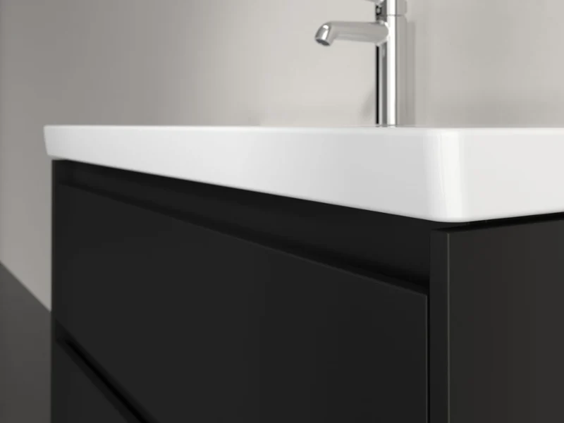 Skyla Zwart badkamermeubel met witte wastafel Villeroy & Boch Skyla wastafelmeubel in Volcano Black met wit werkblad, wat zorgt voor gedurfde contrasten en een opvallende eigentijdse badkamerlook.