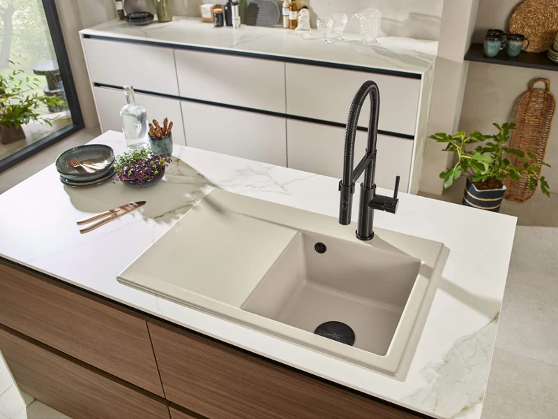 Subway Style 45 kitchen sink with Steel Expert 2.0 tap A Subway Style 45cm kitchen sink with Steel Expert 2.0 tap on a small kitchen island.