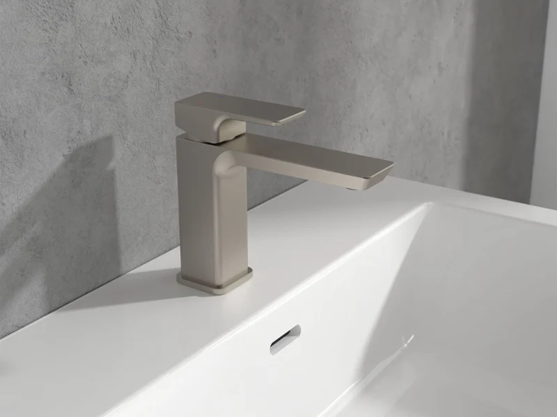 Subtelny połysk szczotkowanego niklu Nickel Matt Kolekcja Subway 3.0 oferuje spokojny, współczesny charakter, który doskonale sprawdza się w rodzinnych łazienkach inspirowanych skandynawską prostotą lub naturalnymi materiałami.