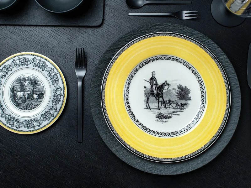 The yellow Audun Ferme plate from Villeroy & Boch in combination with the Manufacture collection creates a contrasting, simple look