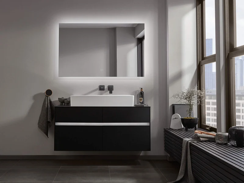 Modern bathroom with a Memento 2.0 washbasin in White Alpin, combined with grey floor tiles and wooden accents for a stylish contrast.