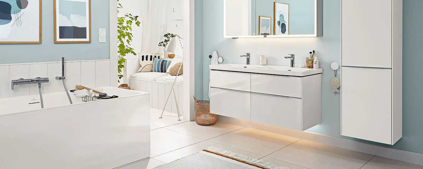 A large bathroom with Subway 3.0 bathroom furniture by Villeroy & Boch.