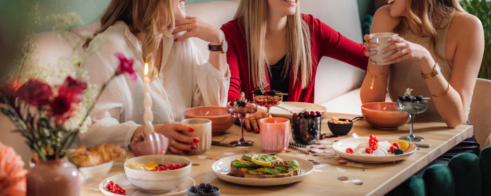 Adorn your table with pottery-style porcelain 