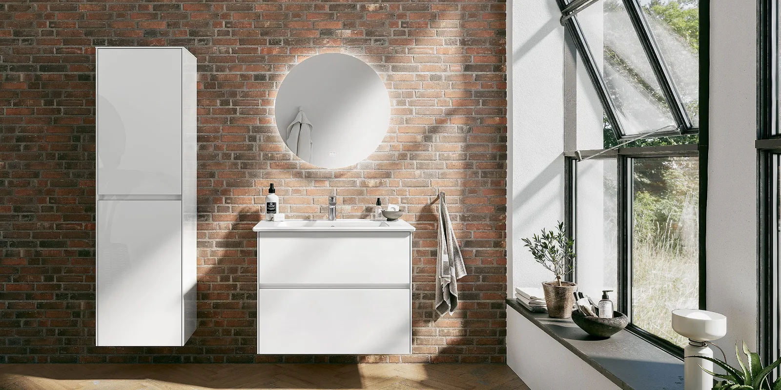 Collaro vanity unit with Venticello vanity washbasin and More to See Lite mirror in an industrial chic bathroom by Villeroy & Boch.