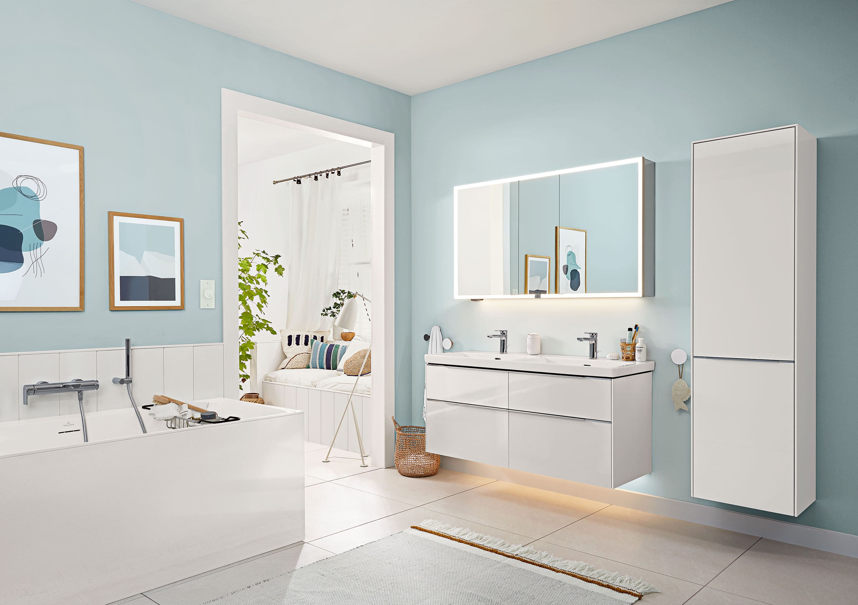 A large bathroom with Subway 3.0 bathroom furniture by Villeroy & Boch.